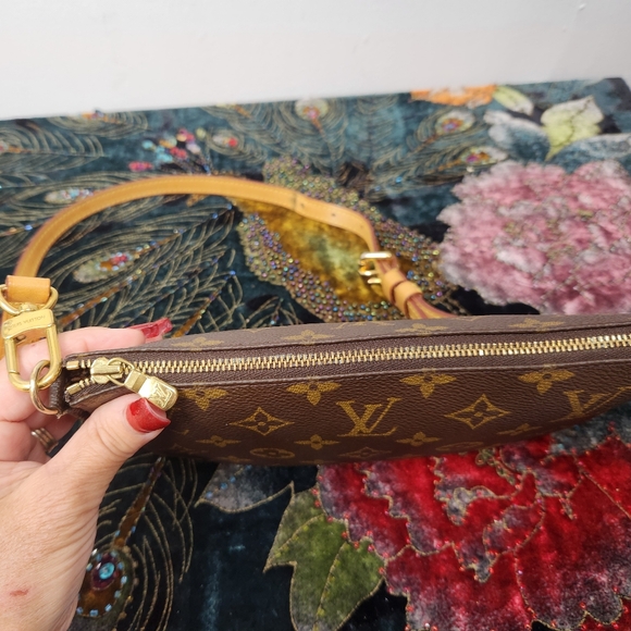 Louis Vuitton Pochette - Picture 8 of 14